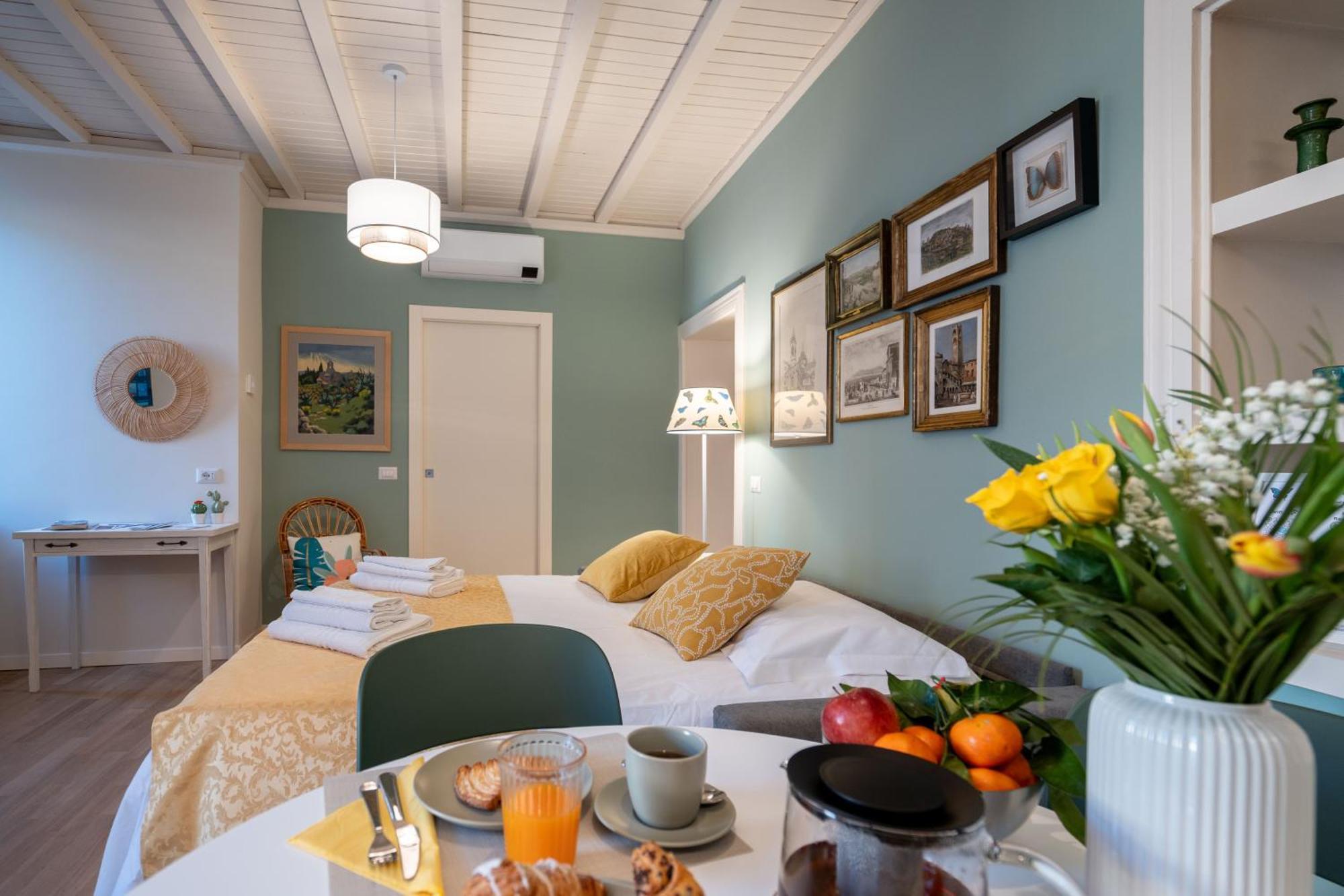 La Farfalla Blu - Boutique Apartment Bergamo Bagian luar foto