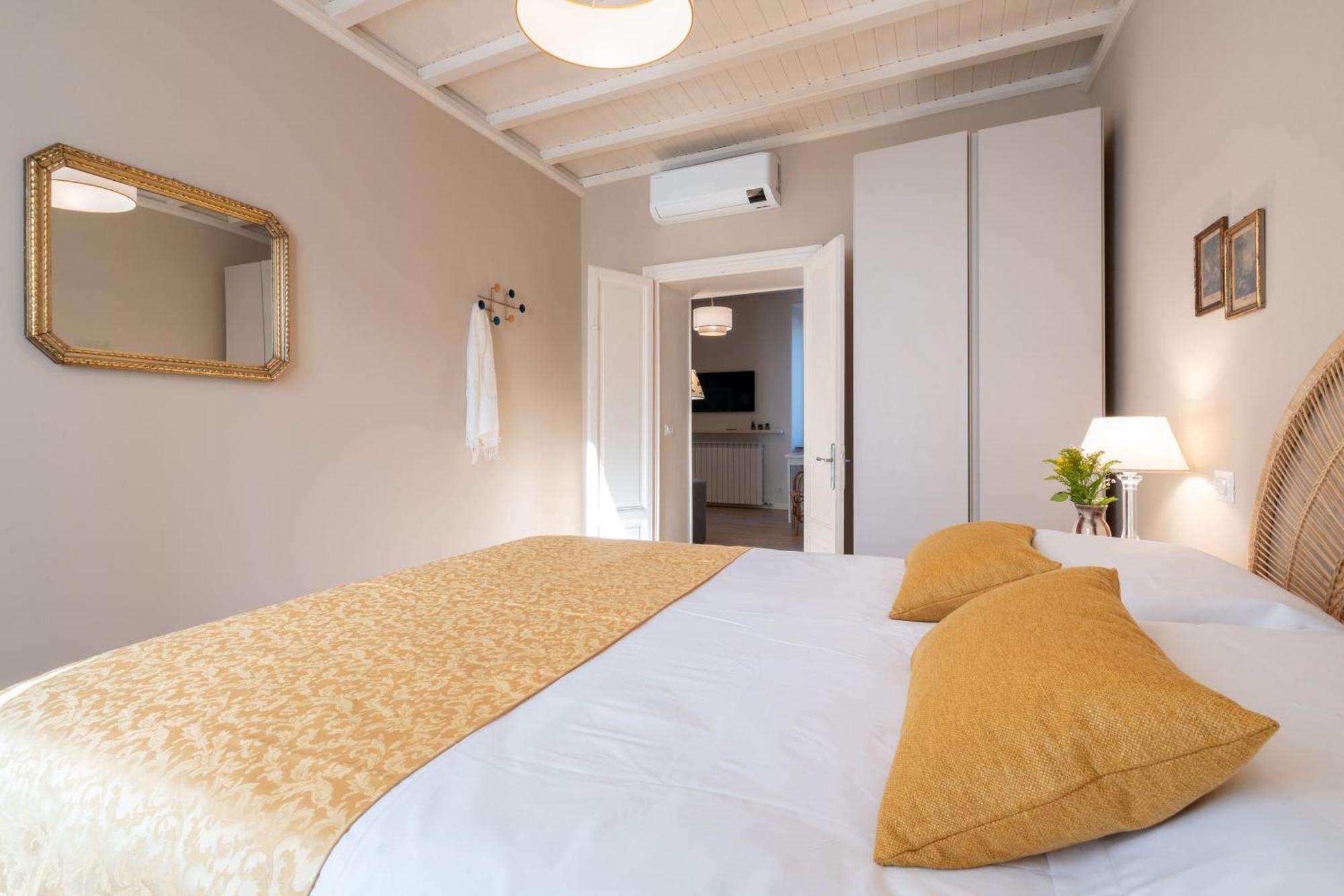 La Farfalla Blu - Boutique Apartment Bergamo Bagian luar foto