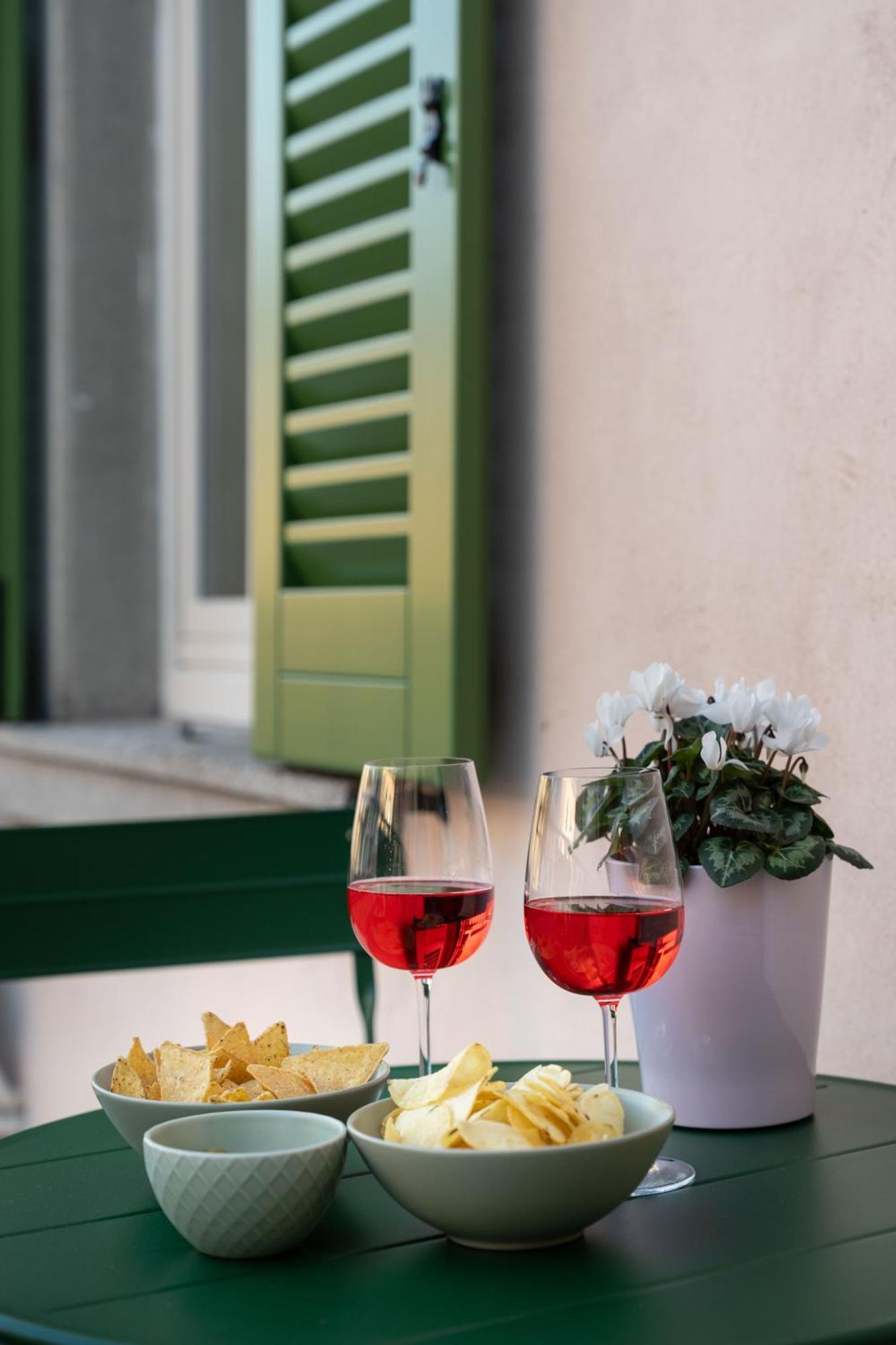La Farfalla Blu - Boutique Apartment Bergamo Bagian luar foto