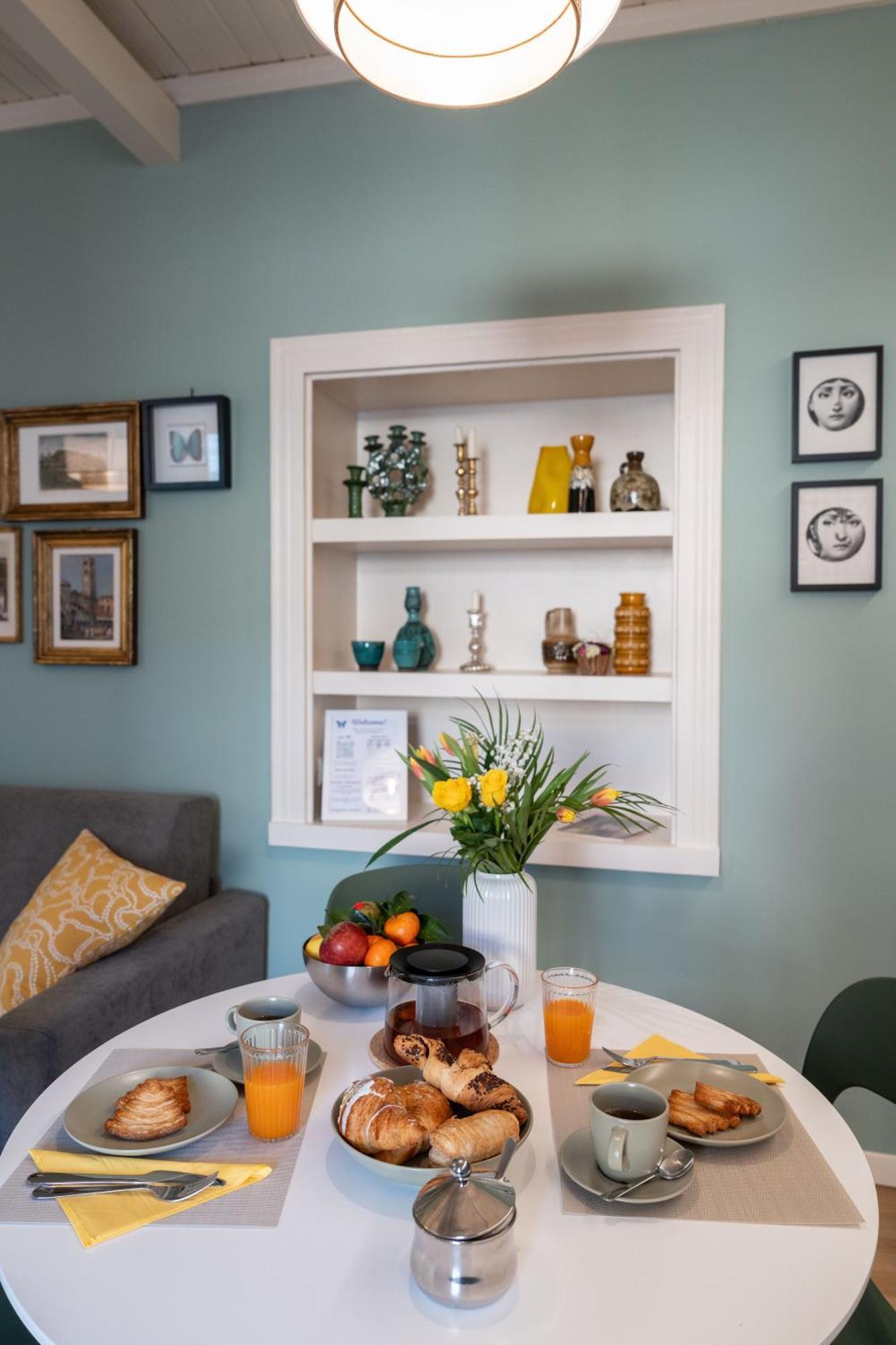 La Farfalla Blu - Boutique Apartment Bergamo Bagian luar foto