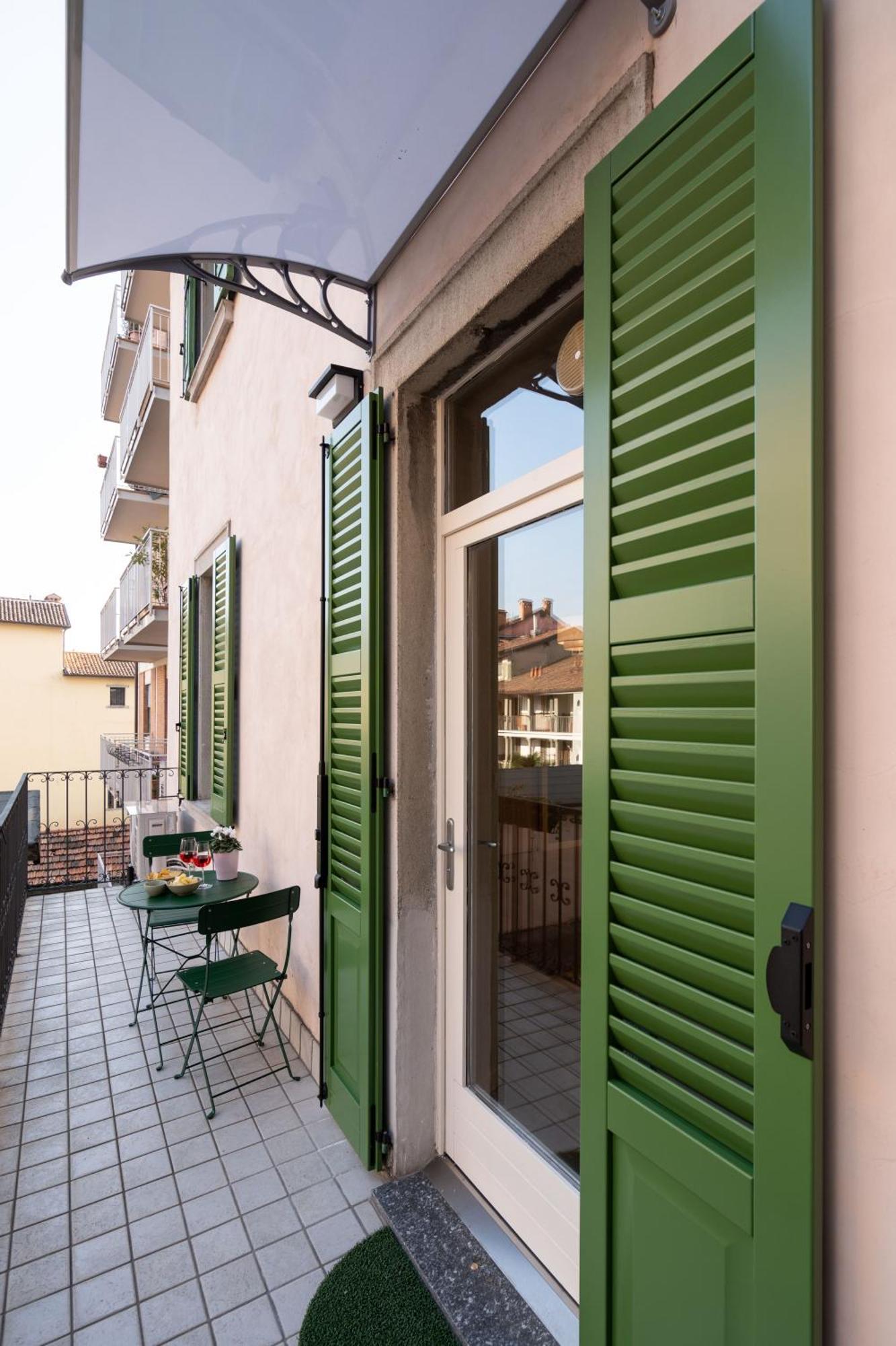 La Farfalla Blu - Boutique Apartment Bergamo Bagian luar foto